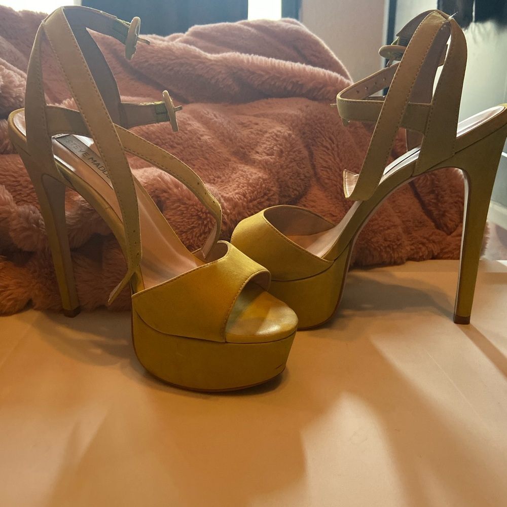 Steve Madden, 5 1/2-6in, Yellow Suede Heels Sz 8